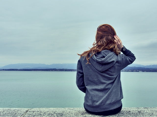 Sweatshirt en coton vs sweatshirt en polyester : Quelle est la meilleure option ?